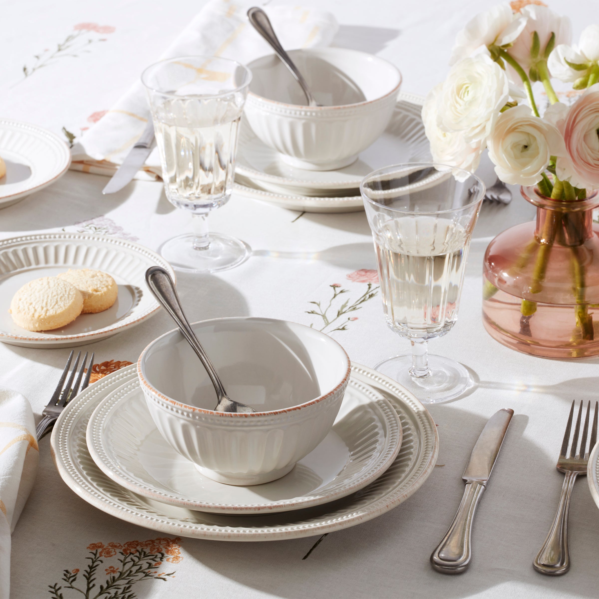 French Perle Groove 18-Piece Dinnerware Set